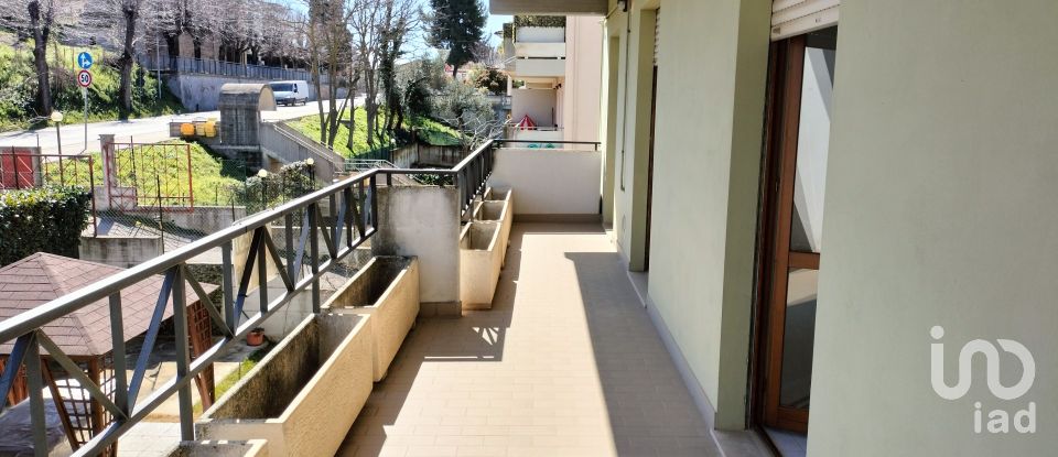 Appartamento 7 locali di 120 m² a Collecorvino (65010)