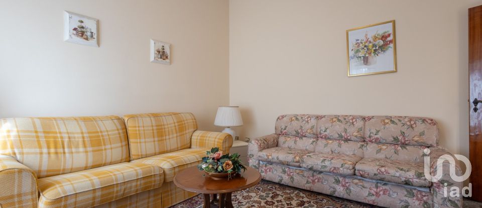 House 9 rooms of 245 m² in Montecosaro (62010)