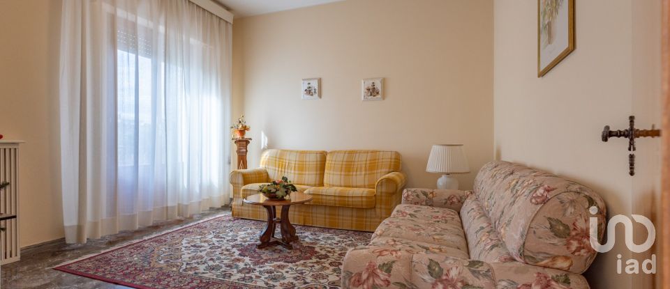 House 9 rooms of 245 m² in Montecosaro (62010)