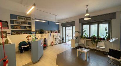 Negozio / locale commerciale di 287 m² in Milano (20149)