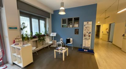 Negozio / locale commerciale di 287 m² in Milano (20149)