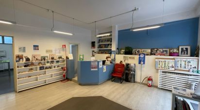 Negozio / locale commerciale di 287 m² in Milano (20149)