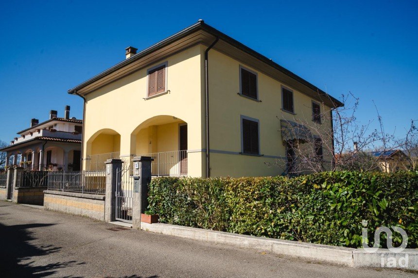 Casale 21 locali di 340 m² in Arezzo (52100)
