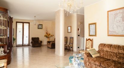 Casale 21 locali di 340 m² in Arezzo (52100)