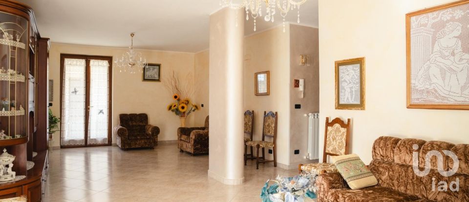 Casale 21 locali di 340 m² in Arezzo (52100)