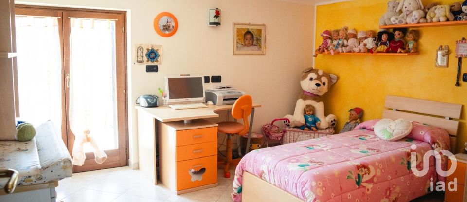 Casale 21 locali di 340 m² in Arezzo (52100)