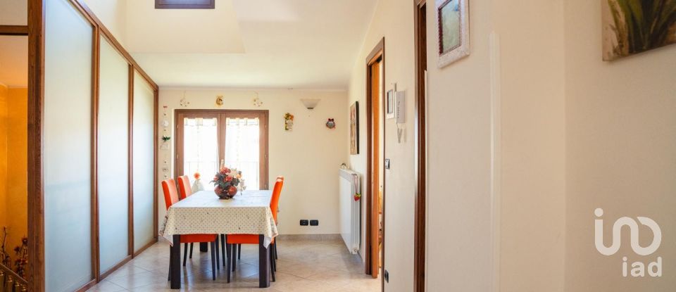 Casale 21 locali di 340 m² in Arezzo (52100)