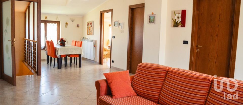 Casale 21 locali di 340 m² in Arezzo (52100)