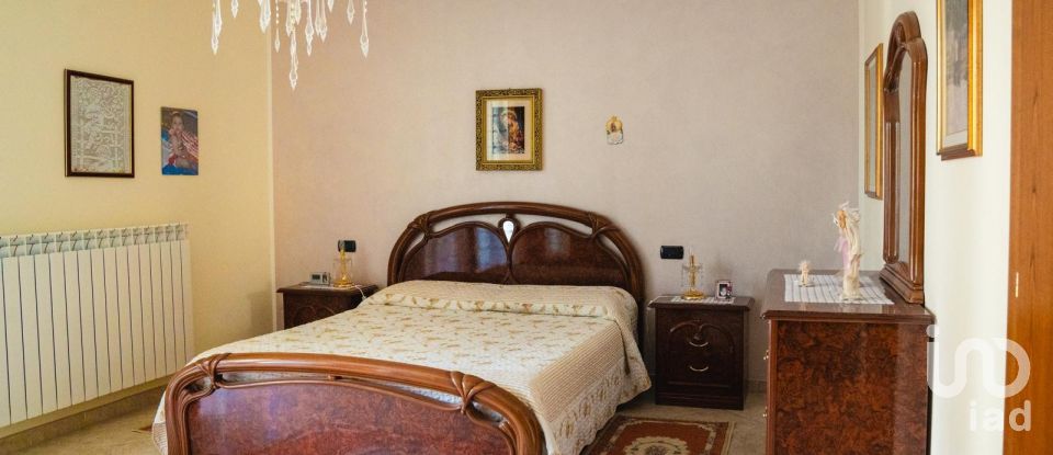 Casale 21 locali di 340 m² in Arezzo (52100)