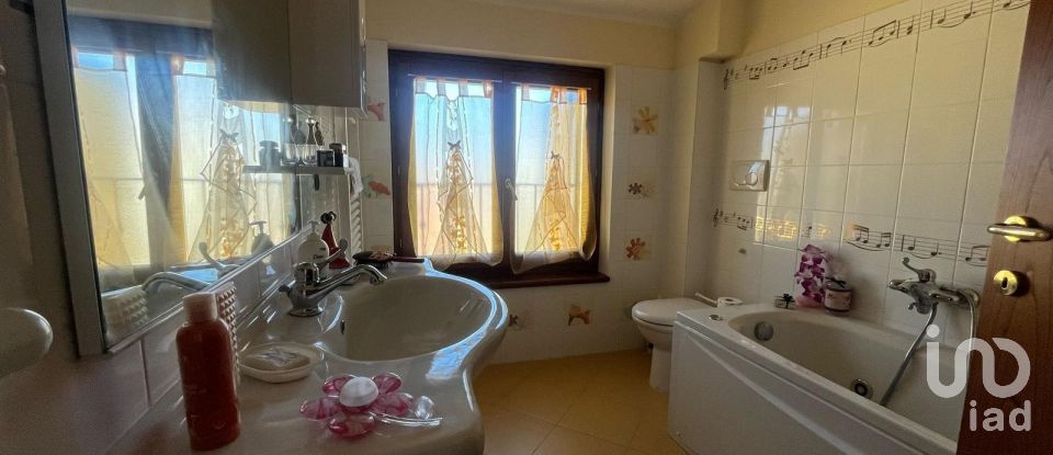 Casale 21 locali di 340 m² in Arezzo (52100)