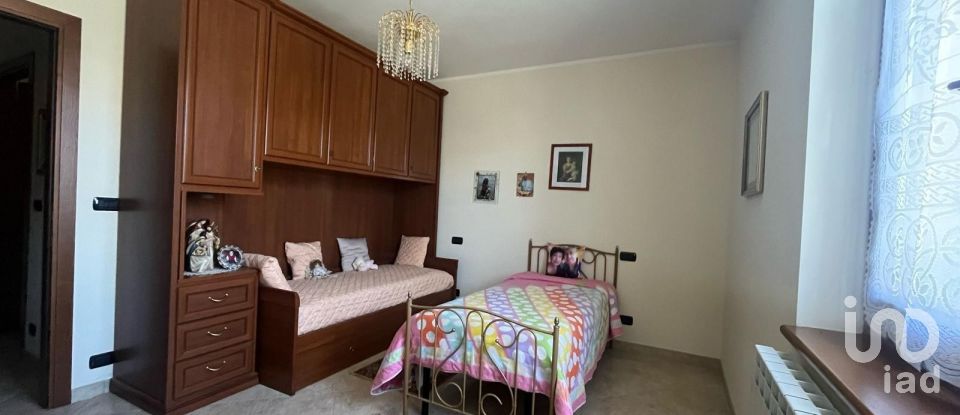 Casale 21 locali di 340 m² in Arezzo (52100)