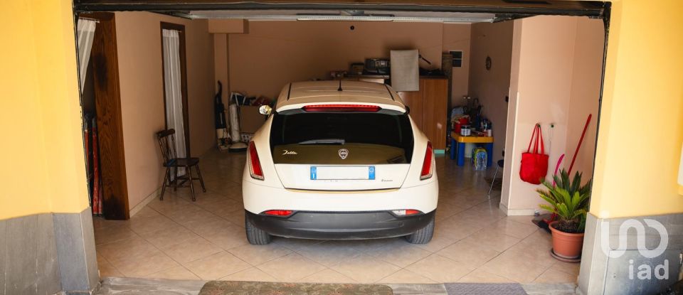 Casale 21 locali di 340 m² in Arezzo (52100)