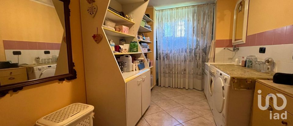 Casale 21 locali di 340 m² in Arezzo (52100)