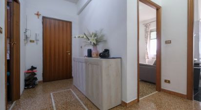 Appartamento 6 locali di 81 m² a Genova (16149)
