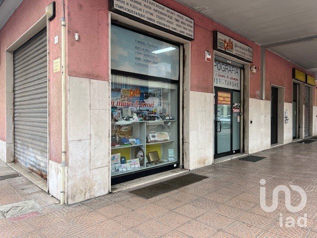 Negozio / locale commerciale di 418 m² in Cagliari (09122)