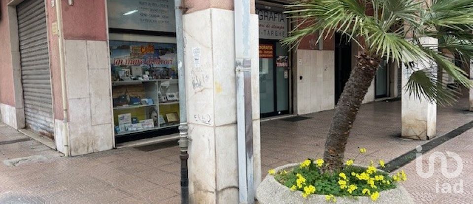 Negozio / locale commerciale di 418 m² in Cagliari (09122)