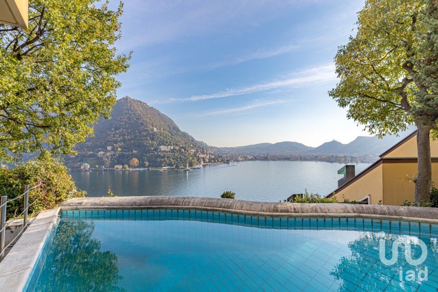 Casale 6 locali di 263 m² in Como (22100)