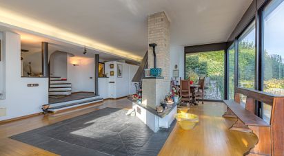 Casale 6 locali di 263 m² in Como (22100)