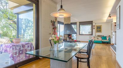 Casale 6 locali di 263 m² in Como (22100)