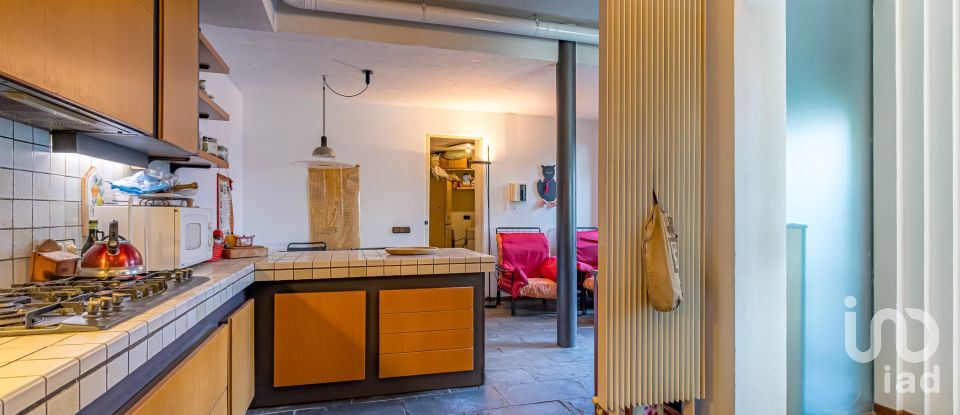 Casale 6 locali di 263 m² in Como (22100)