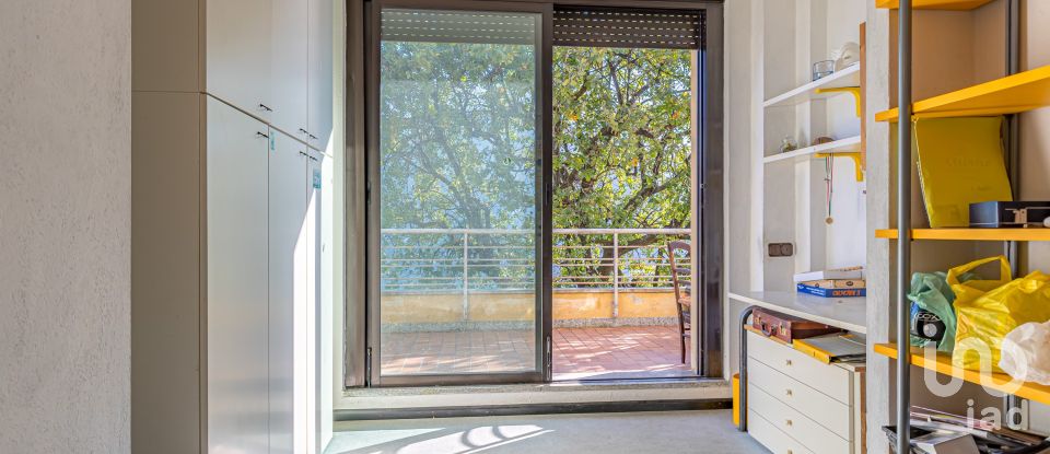 Casale 6 locali di 263 m² in Como (22100)