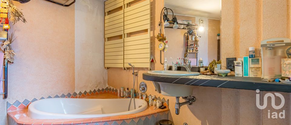 Casale 6 locali di 263 m² in Como (22100)