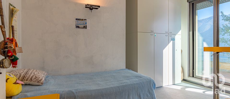 Casale 6 locali di 263 m² in Como (22100)