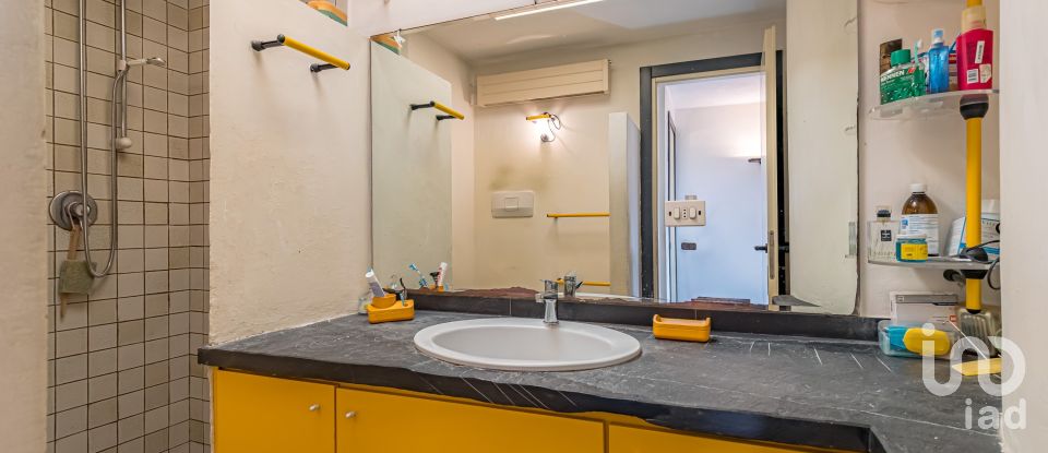 Casale 6 locali di 263 m² in Como (22100)