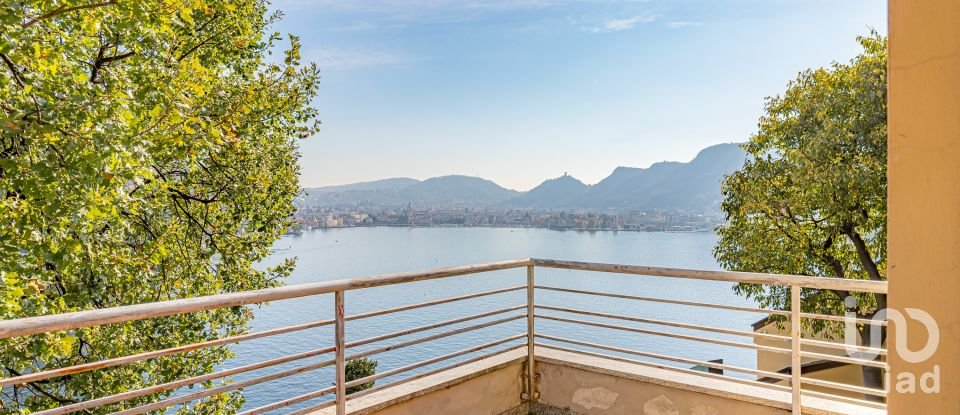 Casale 6 locali di 263 m² in Como (22100)