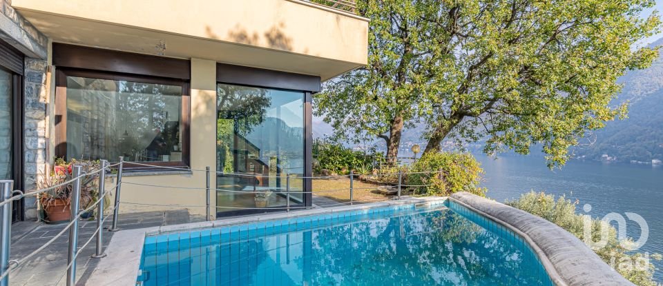 Casale 6 locali di 263 m² in Como (22100)