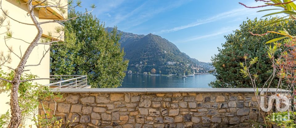 Casale 6 locali di 263 m² in Como (22100)