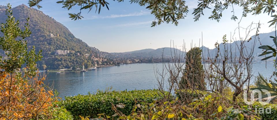 Casale 6 locali di 263 m² in Como (22100)