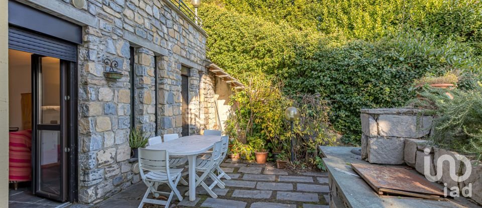 Casale 6 locali di 263 m² in Como (22100)