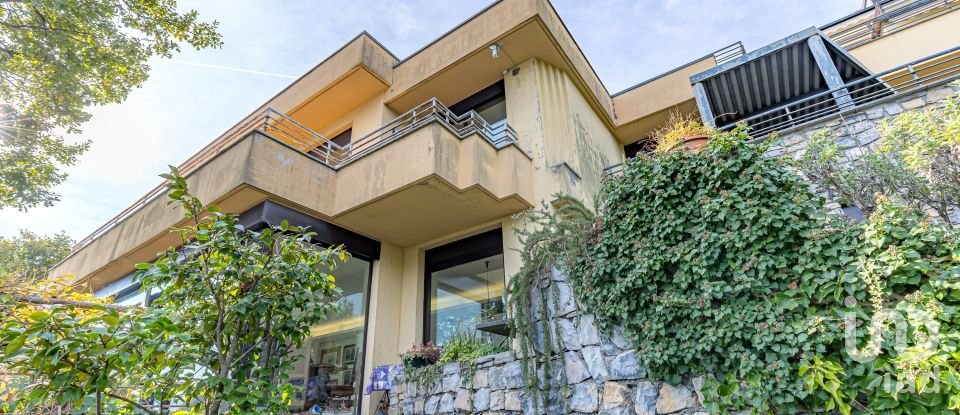 Casale 6 locali di 263 m² in Como (22100)