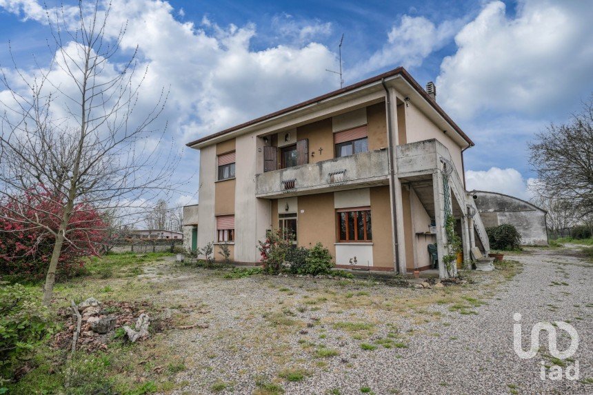 Casa indipendente / Villa 8 locali di 517 m² in Gaiba (45030)