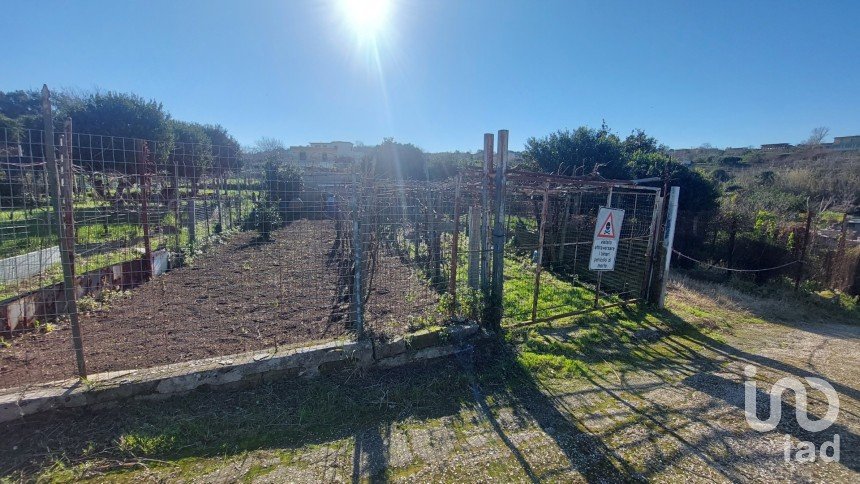 Terreno di 485 m² in Bacoli (80070)