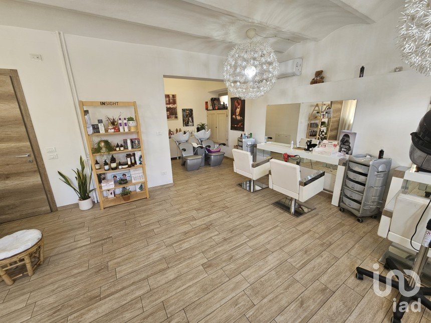 Shop / premises commercial of 50 m² in Rivarolo Canavese (10086)