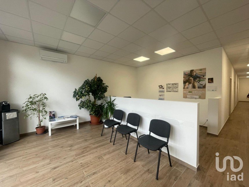 Negozio / locale commerciale di 241 m² in Arezzo (52100)