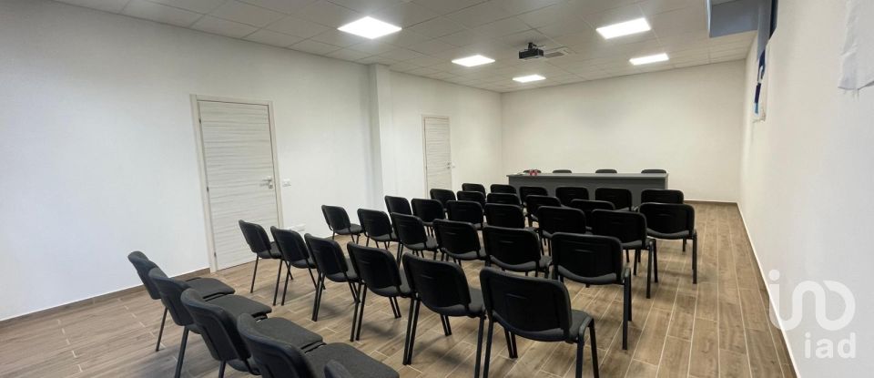 Negozio / locale commerciale di 241 m² in Arezzo (52100)