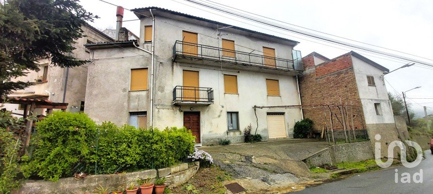 Casa indipendente / Villa 7 locali di 190 m² in Lago (87035)