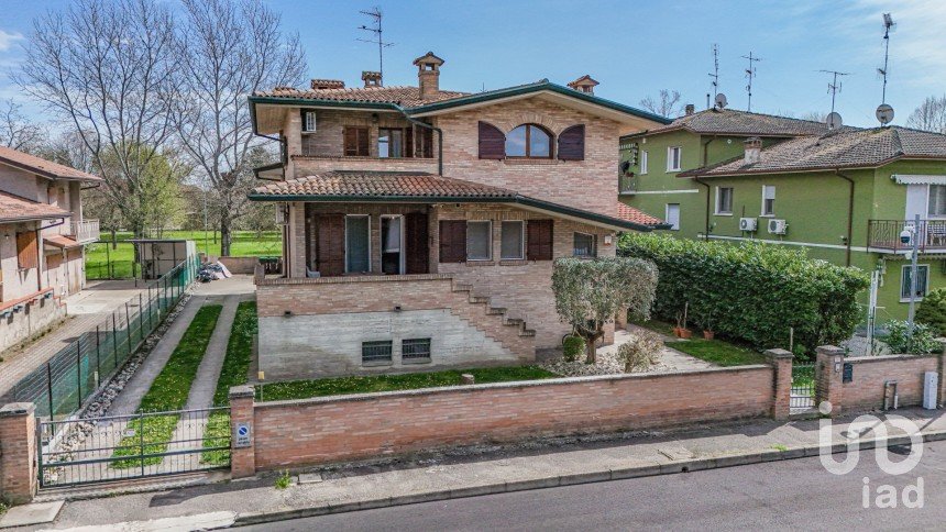 Casa indipendente / Villa 11 locali di 380 m² in Ostellato (44020)