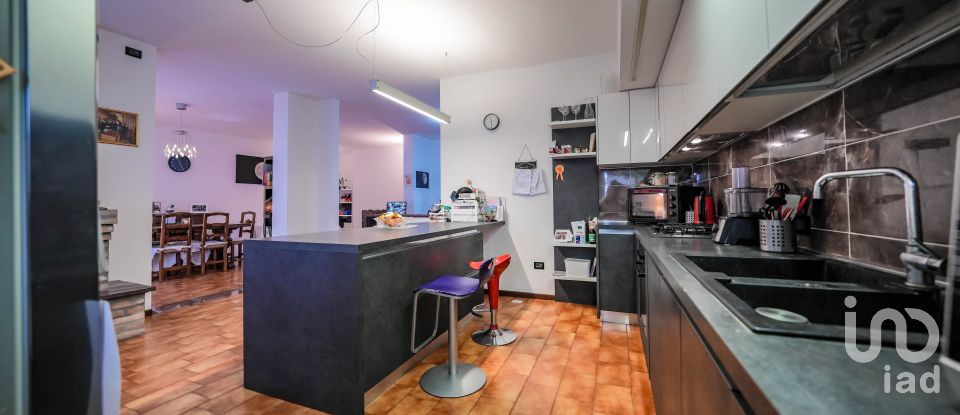 Casa indipendente / Villa 11 locali di 380 m² in Ostellato (44020)