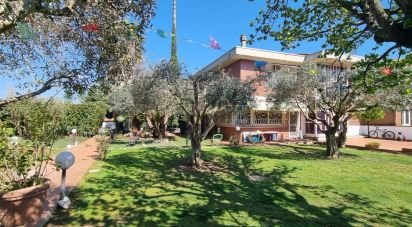 Casale 10 locali di 400 m² in Roma (00163)