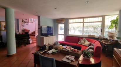 Casale 10 locali di 400 m² in Roma (00163)