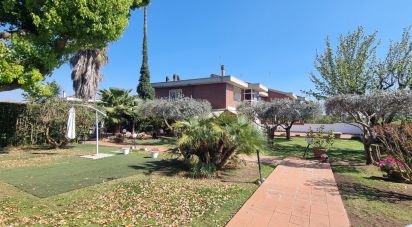 Casale 10 locali di 400 m² in Roma (00163)