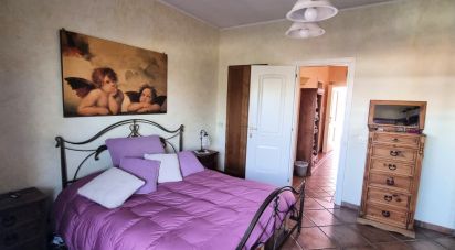 Casale 10 locali di 400 m² in Roma (00163)