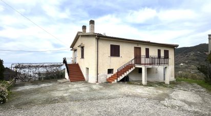 Casa indipendente / Villa 8 locali di 190 m² in - (87030)