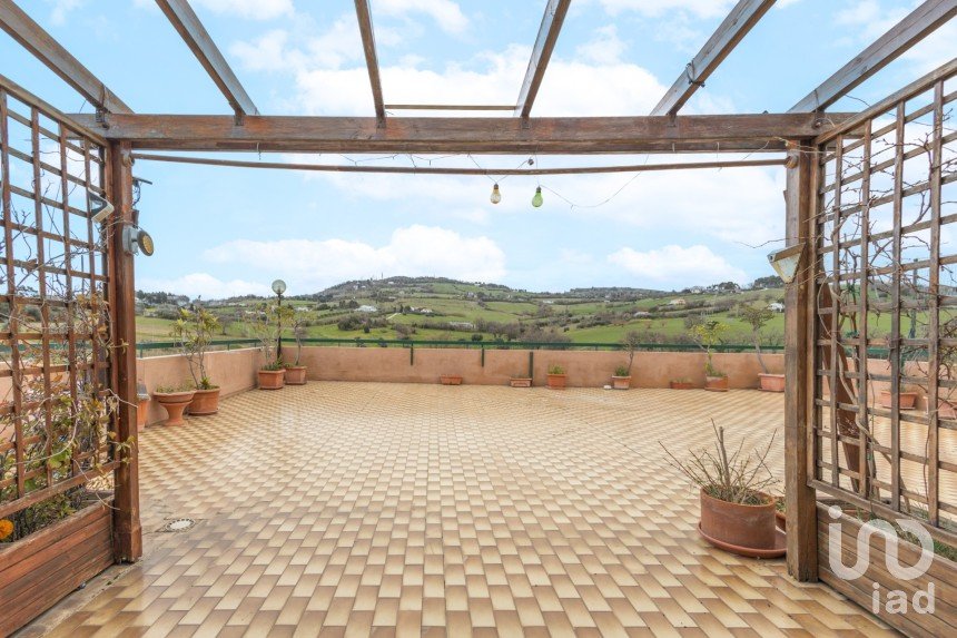 Appartamento 7 locali di 159 m² a Ancona (60131)