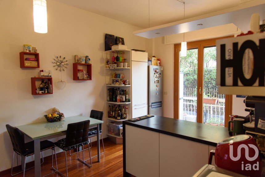 Appartamento 5 locali di 74 m² a Genova (16154)