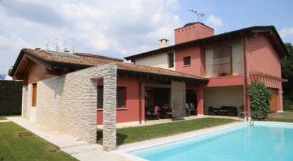 Casa indipendente / Villa 7 locali di 280 m² in Castel Goffredo (46042)